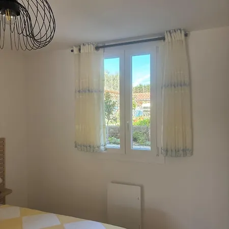 アパート Charming Two-room, Quiet And Garden Terrace *