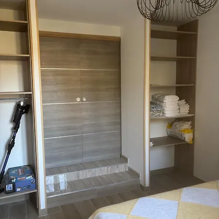 アパート Charming Two-room, Quiet And Garden Terrace