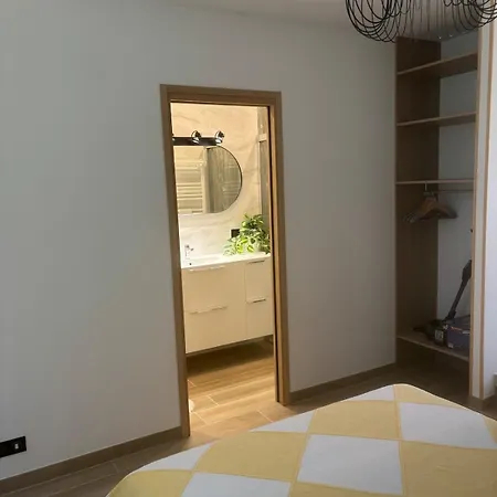 Charming Two-room, Quiet And Garden Terrace La Trinité