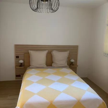 Διαμέρισμα Charming Two-room, Quiet And Garden Terrace